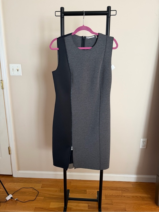 Tahari Dresses & Skirts - Tahari Gray and Black Sheath Zip-Accent Mini Dress
